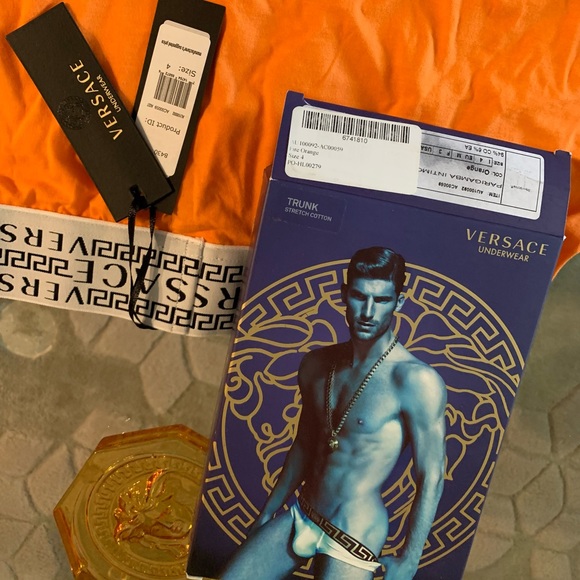 VERSACE - Picture 7 of 7